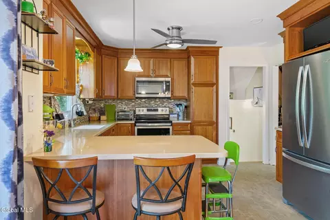 Kitchen - 878 Cunningham Ct, Schenectady, NY 12309 photo 2 of 4