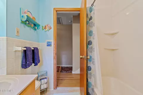 Bath - 878 Cunningham Ct, Schenectady, NY 12309 photo 3 of 4