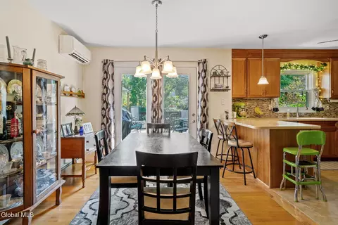 Dining - 878 Cunningham Ct, Schenectady, NY 12309 photo 2 of 4