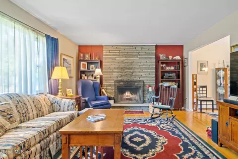 Living - 878 Cunningham Ct, Schenectady, NY 12309 photo 3 of 5