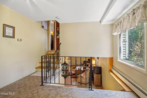 Entry Way - 878 Cunningham Ct, Schenectady, NY 12309 photo 4 of 5