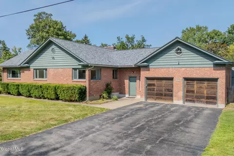 1215 Frantzke Ave, Schenectady, NY 12309