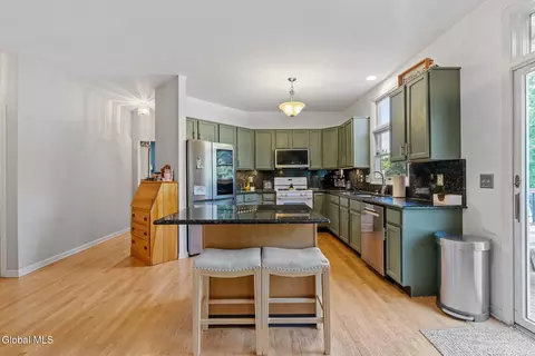 Kitchen - 157 Kennewyck Cir, Slingerlands, NY 12159 photo 4 of 4