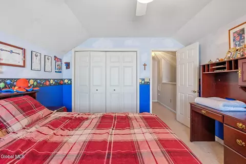 Bedroom - 157 Kennewyck Cir, Slingerlands, NY 12159 photo 9 of 10