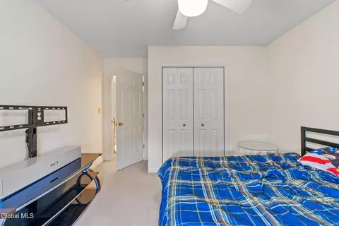 Bedroom - 157 Kennewyck Cir, Slingerlands, NY 12159 photo 7 of 10