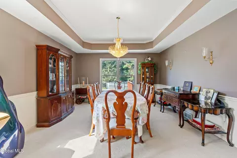 Dining - 157 Kennewyck Cir, Slingerlands, NY 12159 photo 2 of 3