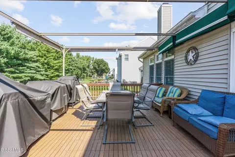 Exterior - 157 Kennewyck Cir, Slingerlands, NY 12159 photo 4 of 9