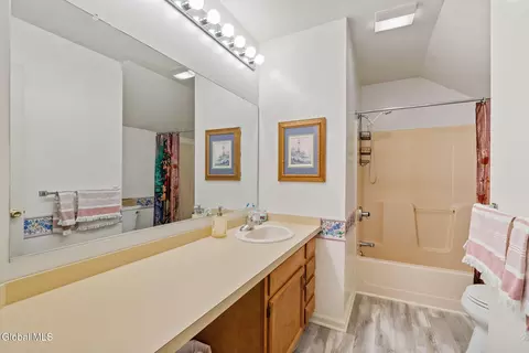 Bath - 157 Kennewyck Cir, Slingerlands, NY 12159 photo 5 of 5