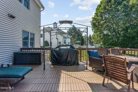 Exterior - 157 Kennewyck Cir, Slingerlands, NY 12159 photo 5 of 9