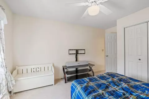 Bedroom - 157 Kennewyck Cir, Slingerlands, NY 12159 photo 8 of 10