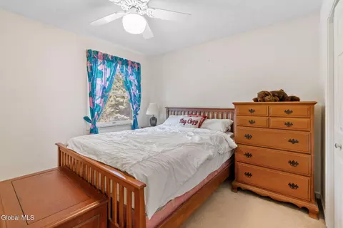 Bedroom - 157 Kennewyck Cir, Slingerlands, NY 12159 photo 5 of 10
