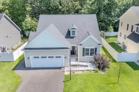 20 Hillard Ln, Latham, NY 12110