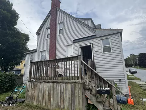 4 Ball St, Hoosick Falls, NY 12090