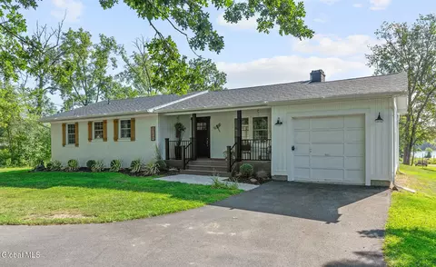 721 Hudson River Rd, Mechanicville, NY 12118