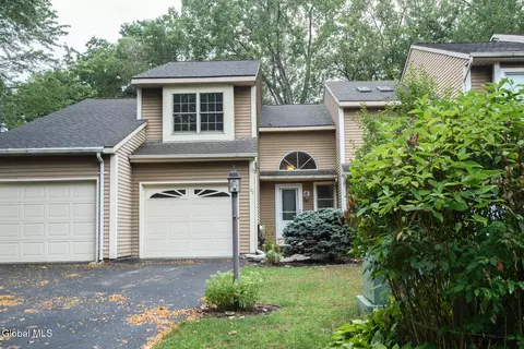 27 Wilan Ln, Albany, NY 12203