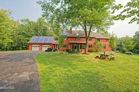 24 Deepkill Rd, Troy, NY 12180