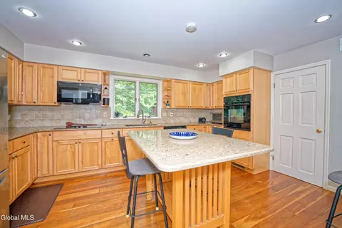 24 Deepkill Rd, Troy, NY 12180 photo 15