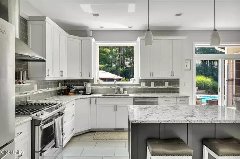 Kitchen - 35 Willowbrook Ter, Clifton Park, NY 12065 photo 3 of 5