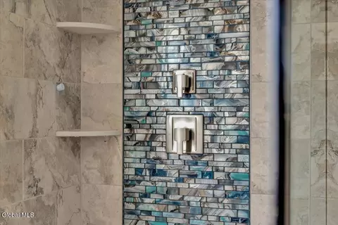 Bath - 35 Willowbrook Ter, Clifton Park, NY 12065 photo 4 of 6