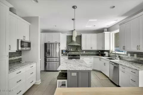 Kitchen - 35 Willowbrook Ter, Clifton Park, NY 12065 photo 2 of 5
