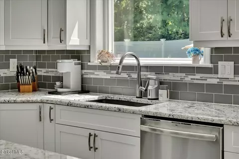 Kitchen - 35 Willowbrook Ter, Clifton Park, NY 12065 photo 5 of 5