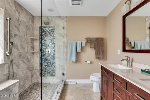 Bath - 35 Willowbrook Ter, Clifton Park, NY 12065 photo 2 of 6