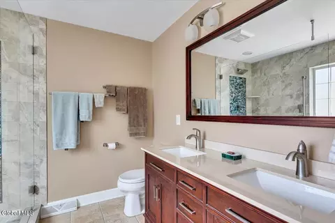Bath - 35 Willowbrook Ter, Clifton Park, NY 12065 photo 5 of 6