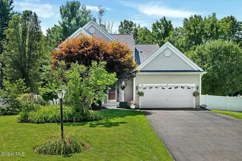 35 Willowbrook Ter, Clifton Park, NY 12065
