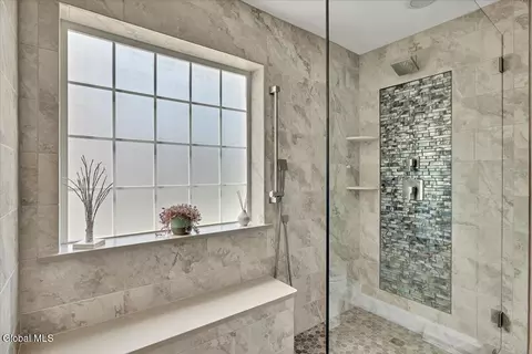 Bath - 35 Willowbrook Ter, Clifton Park, NY 12065 photo 3 of 6