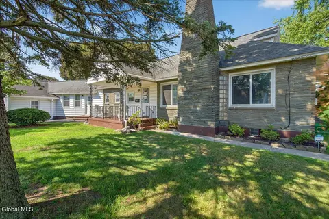 193 Mariaville Rd, Schenectady, NY 12306