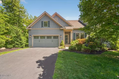 5 Fulton Ct, Mechanicville, NY 12118
