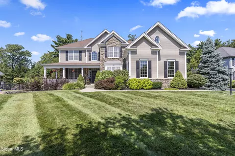 60 Stone Crest Dr, Mechanicville, NY 12118