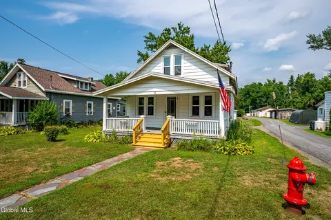 58 Main St, Poestenkill, NY 12140