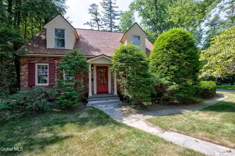 1403 Clifton Park Rd, Niskayuna, NY 12309