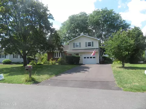 14 Bellevue St, Selkirk, NY 12158