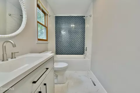 Bath - 21 Cabot Way, Clifton Park, NY 12065 photo 3 of 3