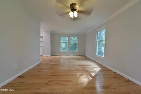 Living - 21 Cabot Way, Clifton Park, NY 12065 photo 4 of 6