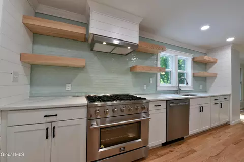 Kitchen - 21 Cabot Way, Clifton Park, NY 12065 photo 1 of 6