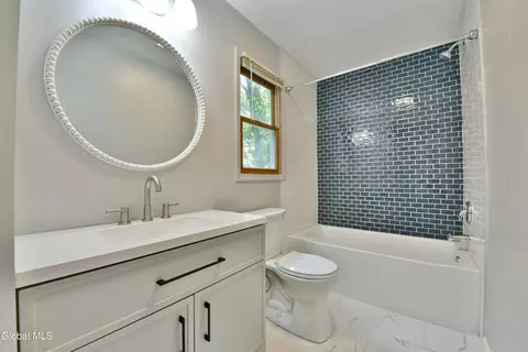 Bath - 21 Cabot Way, Clifton Park, NY 12065 photo 1 of 3