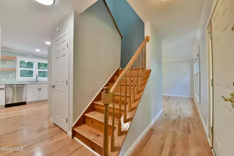 Entry Way - 21 Cabot Way, Clifton Park, NY 12065 photo 3 of 4