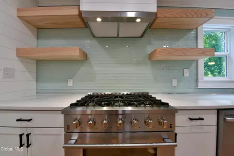 Kitchen - 21 Cabot Way, Clifton Park, NY 12065 photo 3 of 6