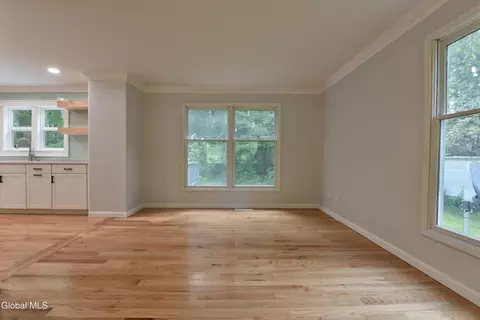 Living - 21 Cabot Way, Clifton Park, NY 12065 photo 2 of 6