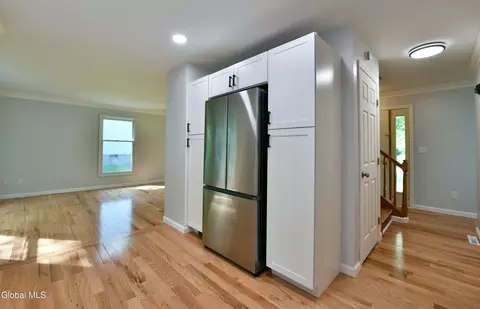 Kitchen - 21 Cabot Way, Clifton Park, NY 12065 photo 6 of 6