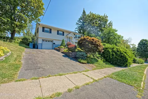 21 Hendrick Ave, Menands, NY 12204