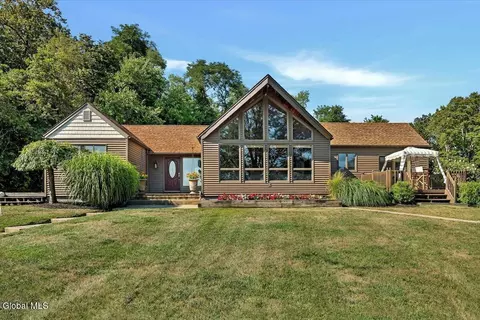 1993 River Rd, West Coxsackie, NY 12192