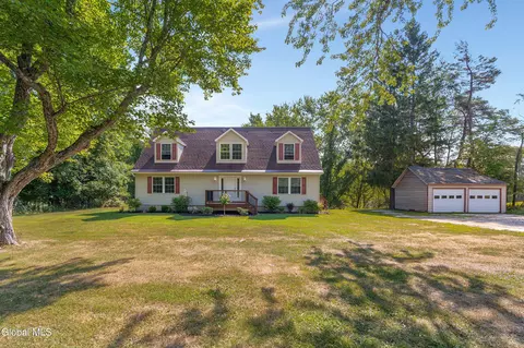 140 Catlin Rd, Averill Park, NY 12018