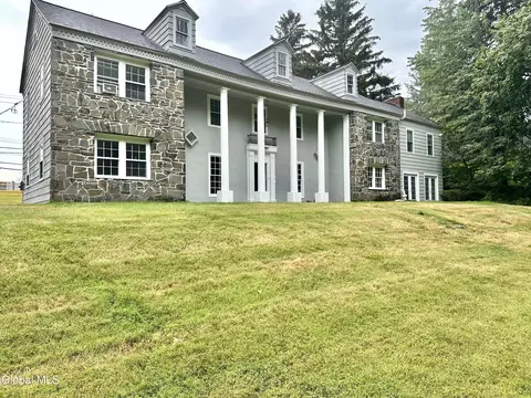 9 Birch Hill Rd, Albany, NY 12211