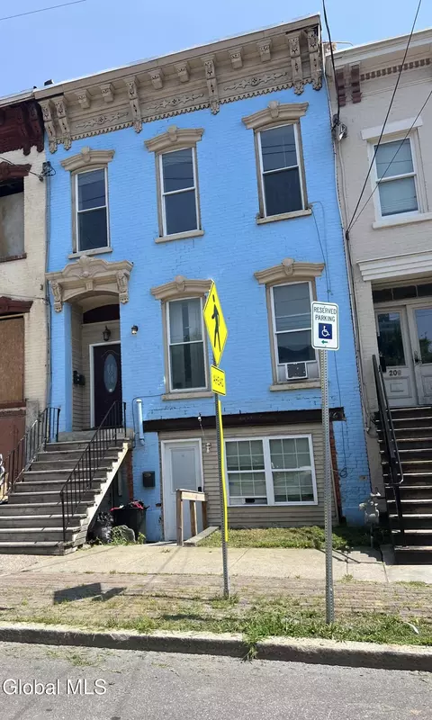 211 Clinton Ave, Albany, NY 12210