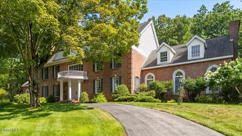 14 Summerfield Ln, Saratoga Springs, NY 12866
