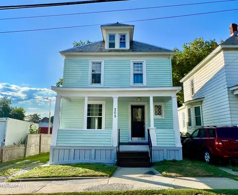 Exterior - 205 Division St, Schenectady, NY 12304 photo 1 of 2